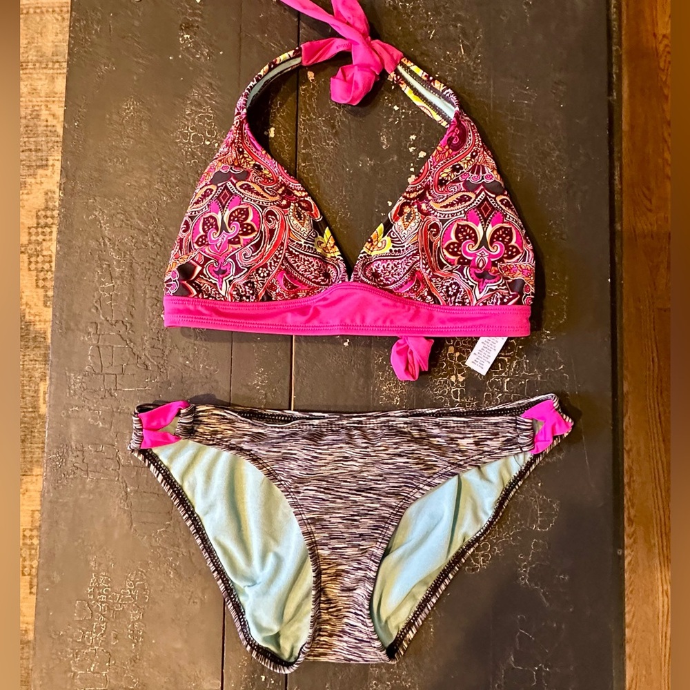 Athleta Swimsuit. Top is size S and Bottoms are size M